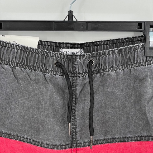 TRUNKS SURF & SWIM CO. Beach To Street Swim Trunks XL - Picture 4 of 5